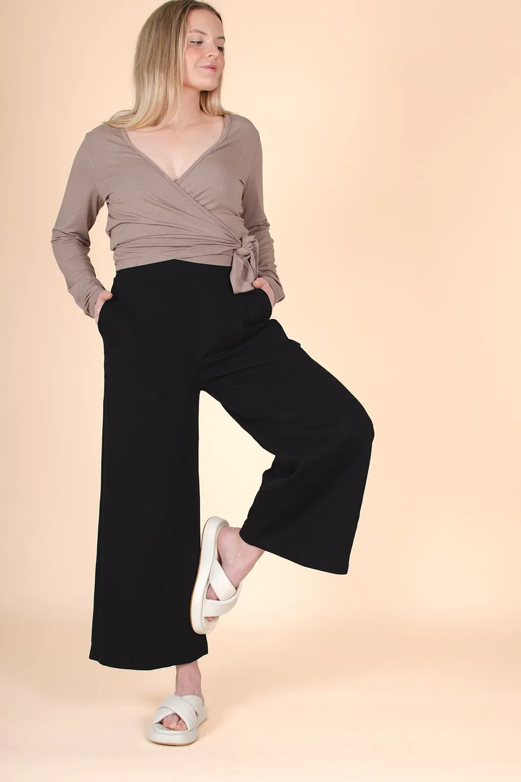 V-Neck Jumper & Everyday Culottes -pakkaus